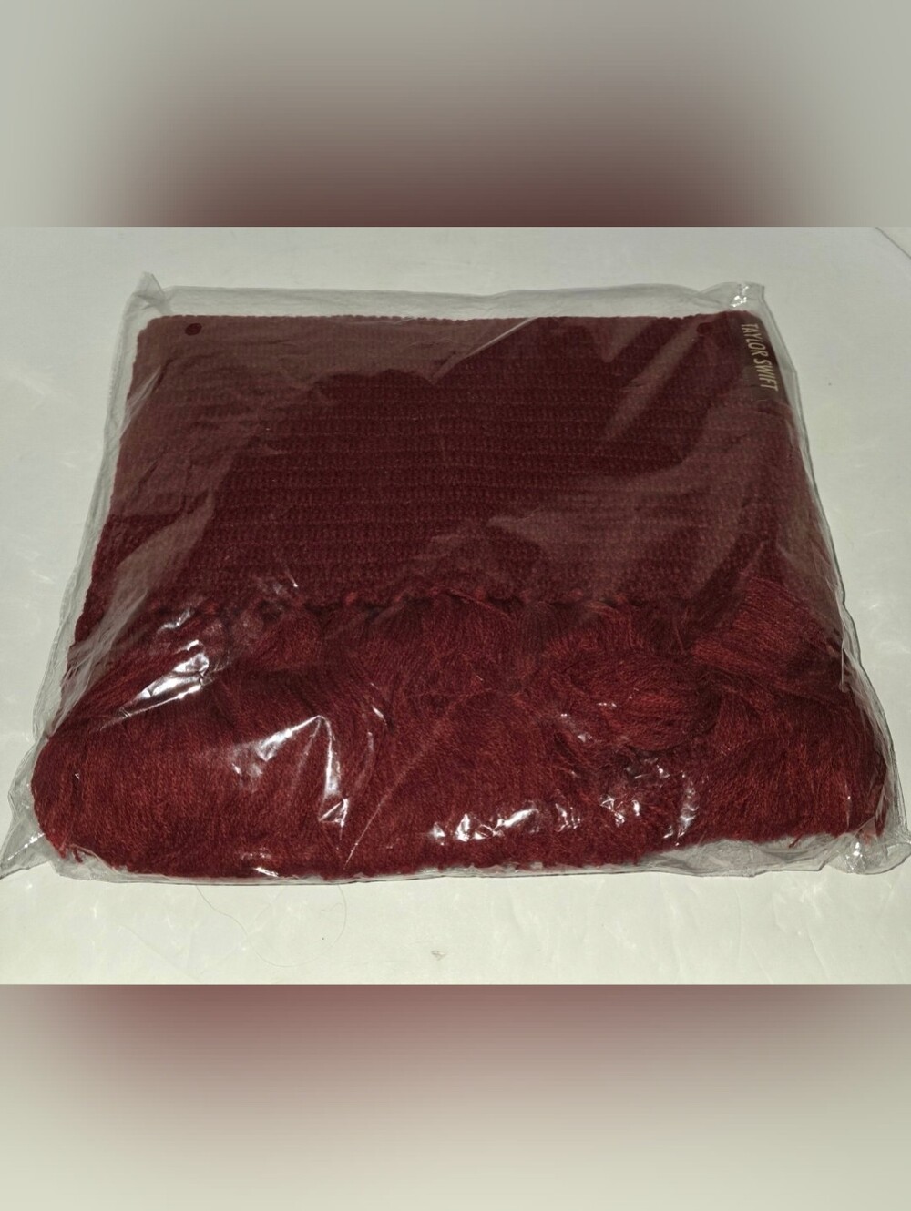 Taylor Swift Red (Official Taylor Swift Item) "All Too Well" Knit Scarf New